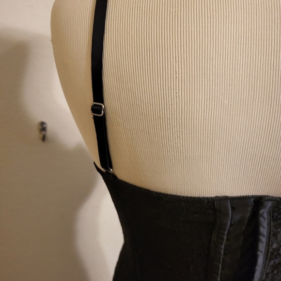 Frederick's of Hollywood Lace Corset - Picture 5 of 8